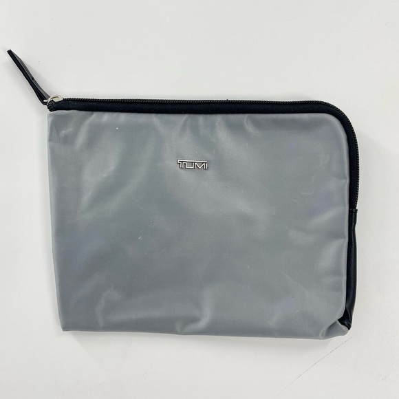 Tumi for Delta Gray Silver Zip Nylon Small Travel Bag Pouch - Picture 1 of 6